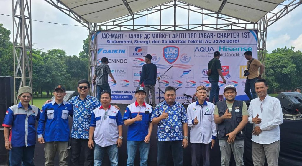 Ketum Anggota Apitu Foto Bersama pada Acara JAC Mart