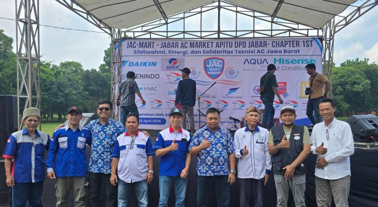 Ketum Anggota Apitu Foto Bersama pada Acara JAC Mart