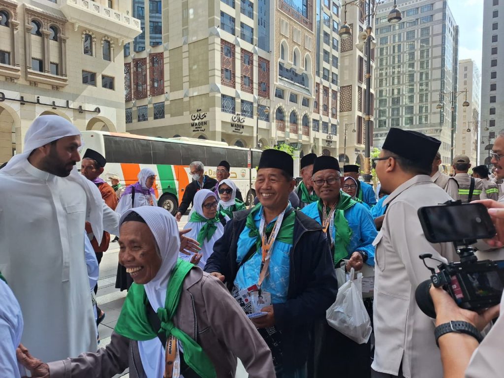 Kloter Perdana Jemaah Haji Indonesia Tiba di Madinah 2