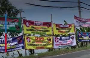 Spanduk Penolakan Mie Babi