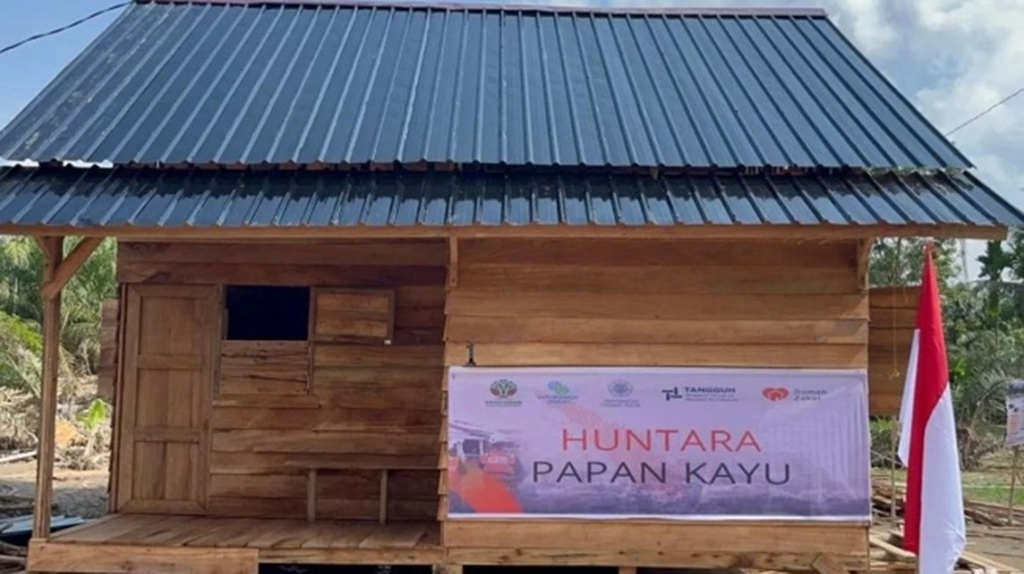 kayu huntara high res