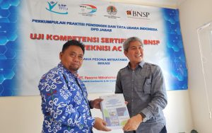 Penyerahan Laporan IT PLN-APITU
