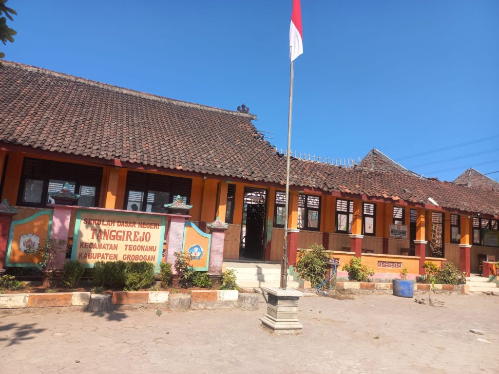 sekolah roboh