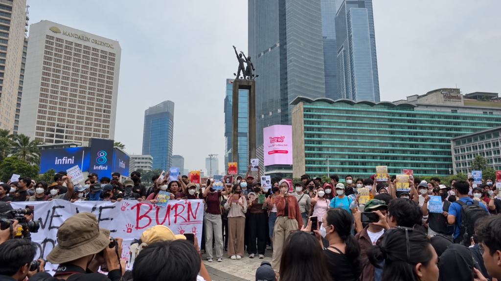 Demonstrasi Ramai di Pusat Kota