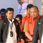 Pengawalan Tahanan di Koridor Gedung