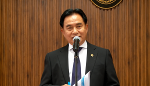 Pidato Resmi di Balik Podium