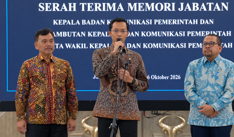 Serah Terima Jabatan di Panggung Resmi