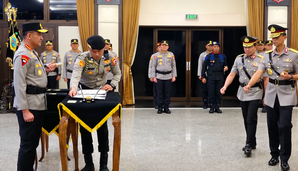 Upacara Penandatanganan Polisi Formal