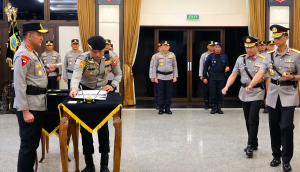 Upacara Penandatanganan Polisi Formal